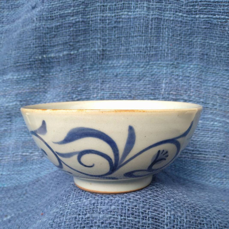 土物唐草絵茶碗 Mサイズ