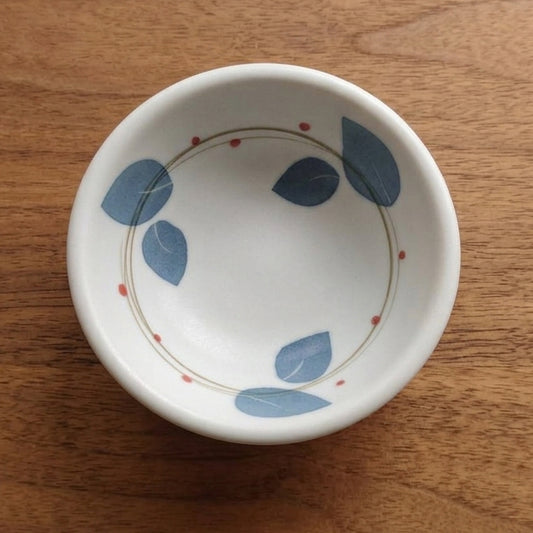 玉ぶち鉢（つた草）